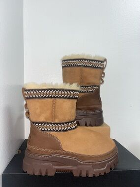 UGG CLASSIC MINI TRAILGAZER